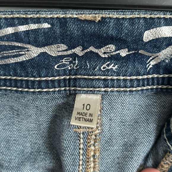 Seven 7 Distressed Denim Bermuda Shorts Size 10 Clam Digger Stretch Mid Rise - Picture 9 of 10